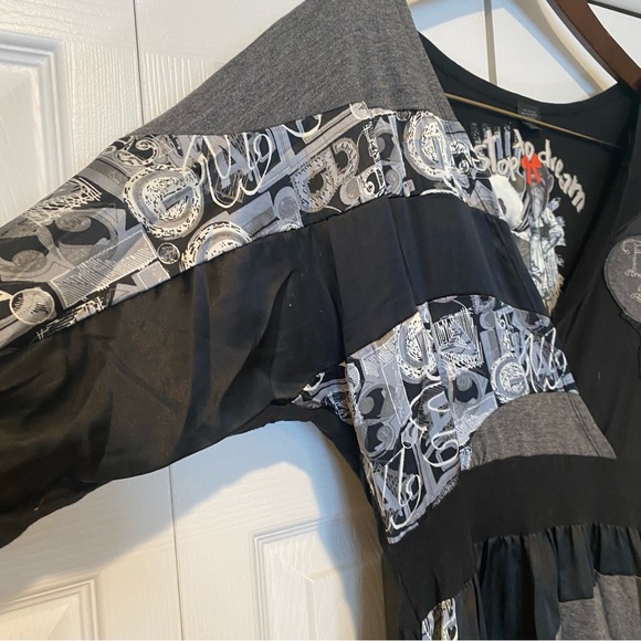 DESIGUAL Silver Satin Cotton Abstract Dress with Sleeves. SizeXL. - Picture 6 of 16